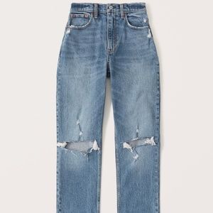 NWT Abercrombie Curve Love 90s Ultra High Rise Medium Ripped Wash Jeans.